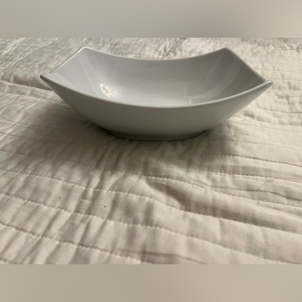 Fitz & Floyd white serving bowl